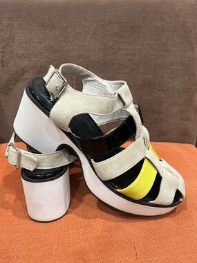 Shelly’s London Suede strappy sandals Cream Black Yellow size 8 US